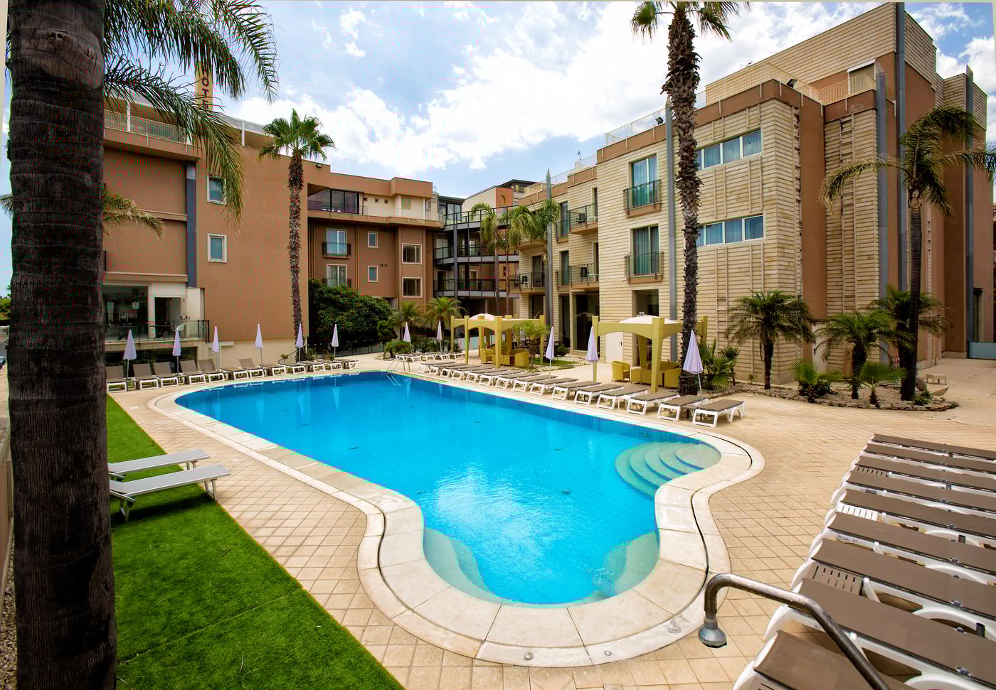 Grand-Hotel-Yachting-Palace-Pool-2