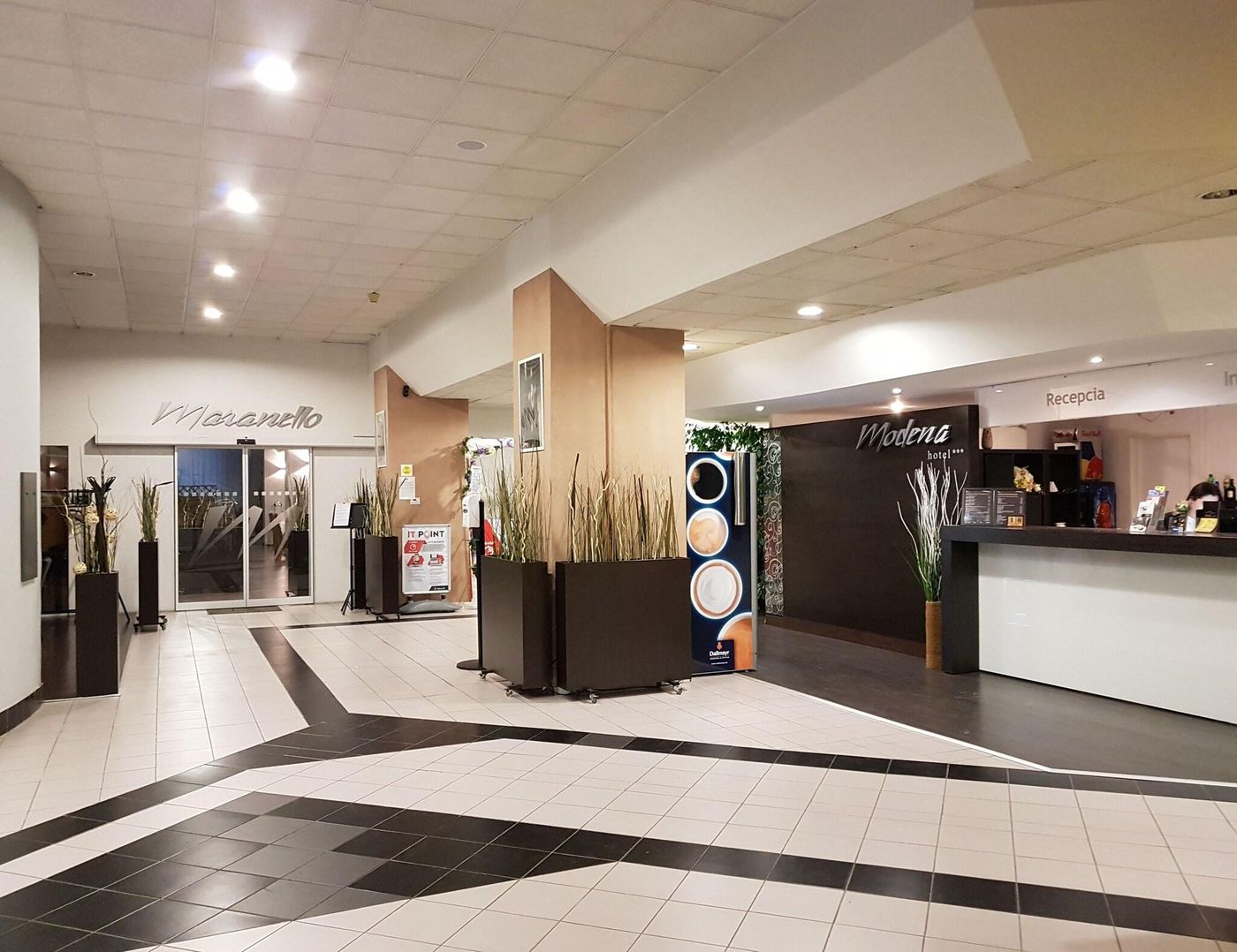 Hotel Modena-Slovakia-BRATISLAVA-Lobby-9