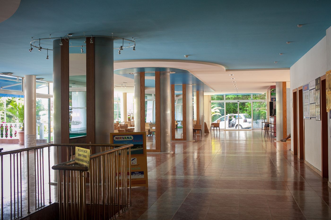 Hotel-Perla-Lobby-40