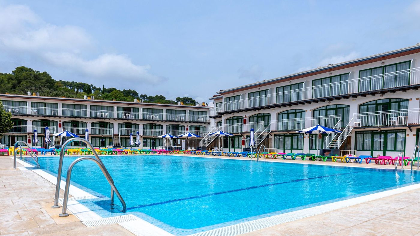 Medplaya-Sant-Eloi-Aparthotel-Pool-4