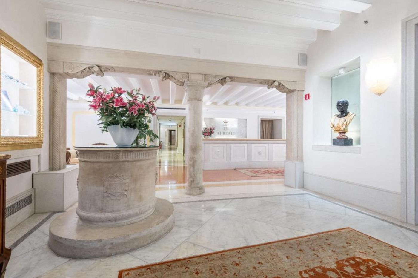 Ai-Reali-Hotel-Lobby-8