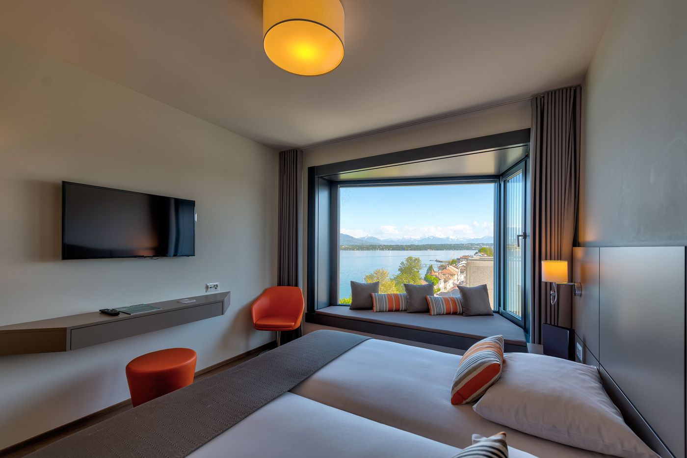 Lake-Geneva-Hotel-Room-21