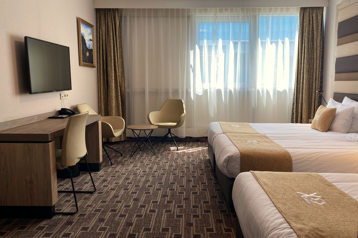 XO-HOTELS-Blue-Square-Room-18