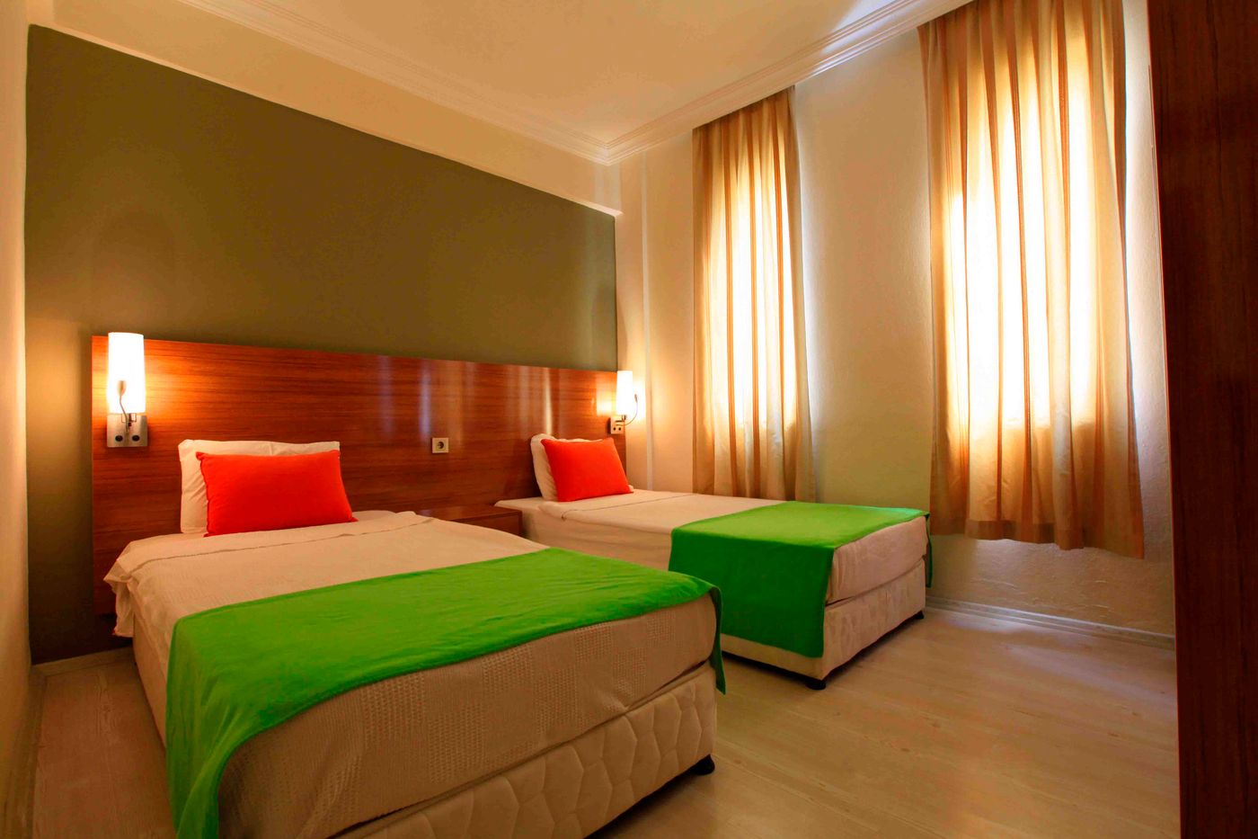 Sunlight Garden (14)