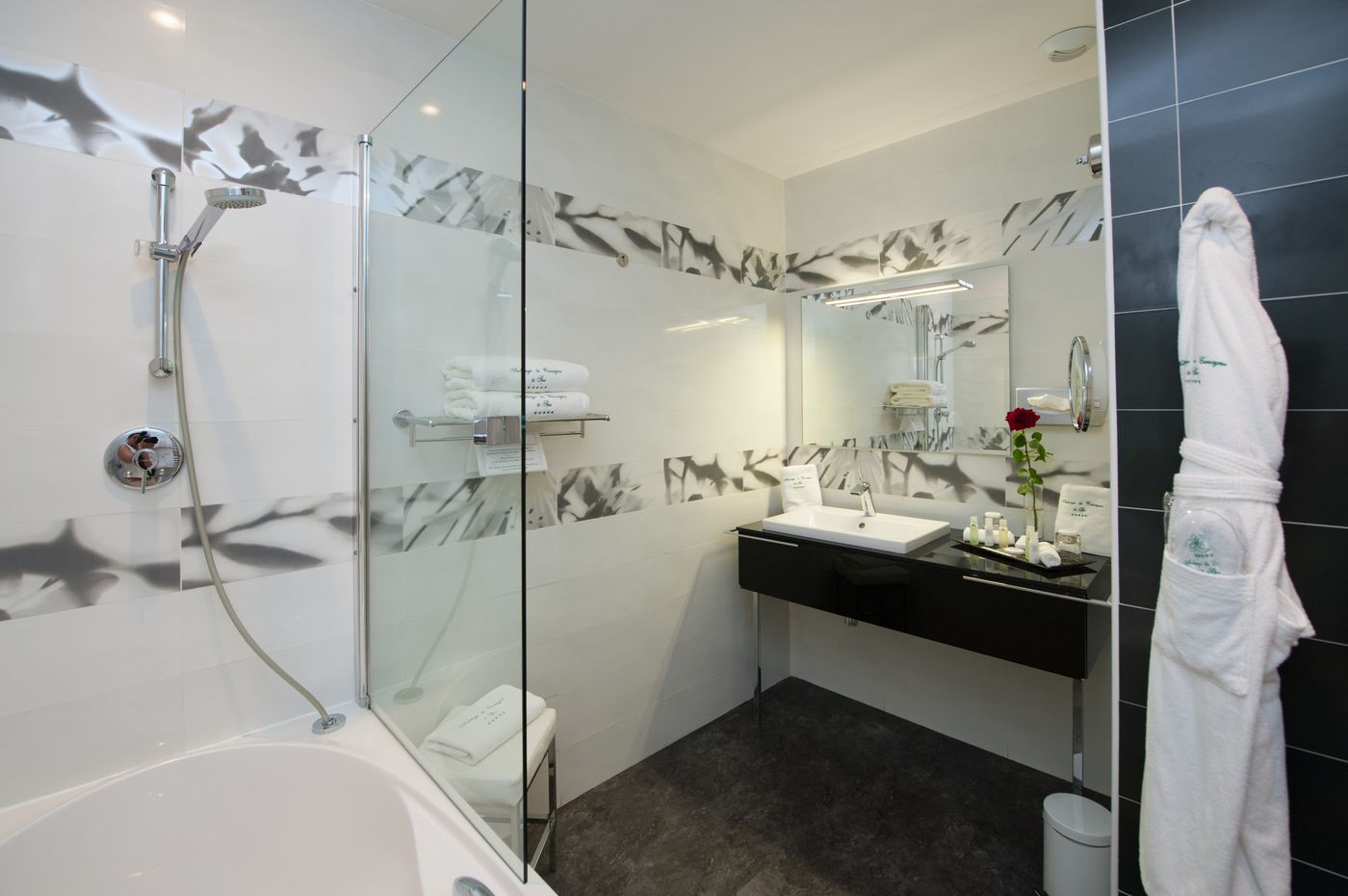 Auberge de Cassagne & Spa-France-LE PONTET AVIGNON-Room-5