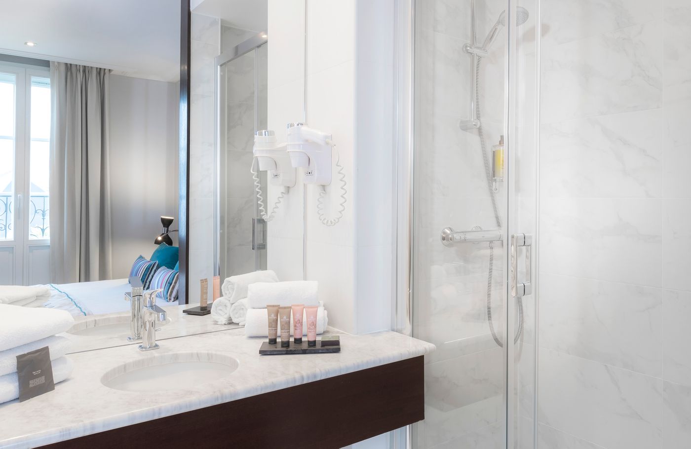 Montfleuri-Arc-de-Triomphe-Room-39