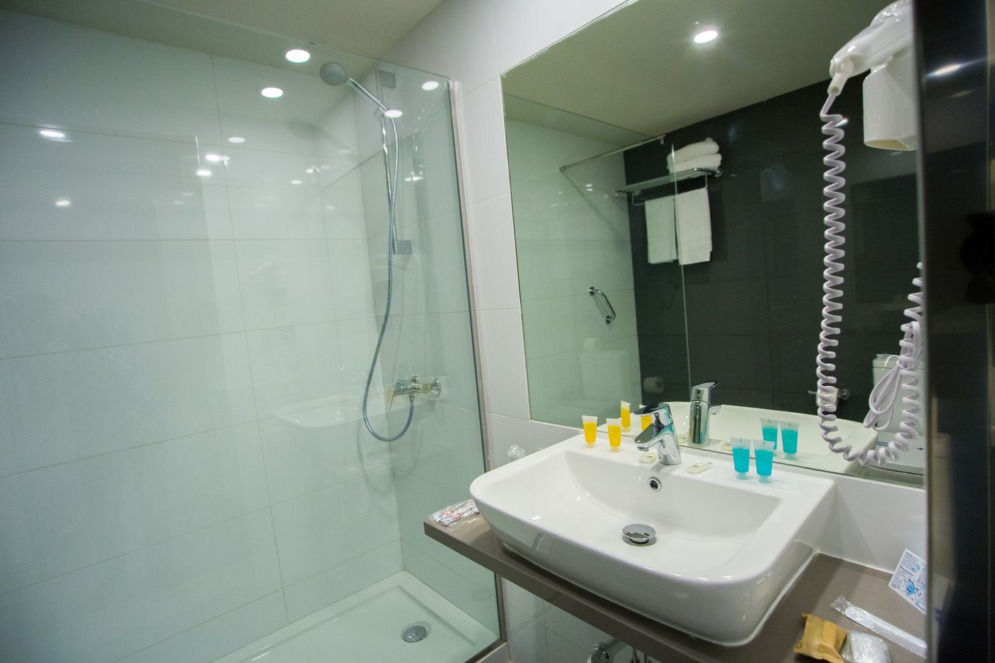 OH-Marbella-Inn-Room-24