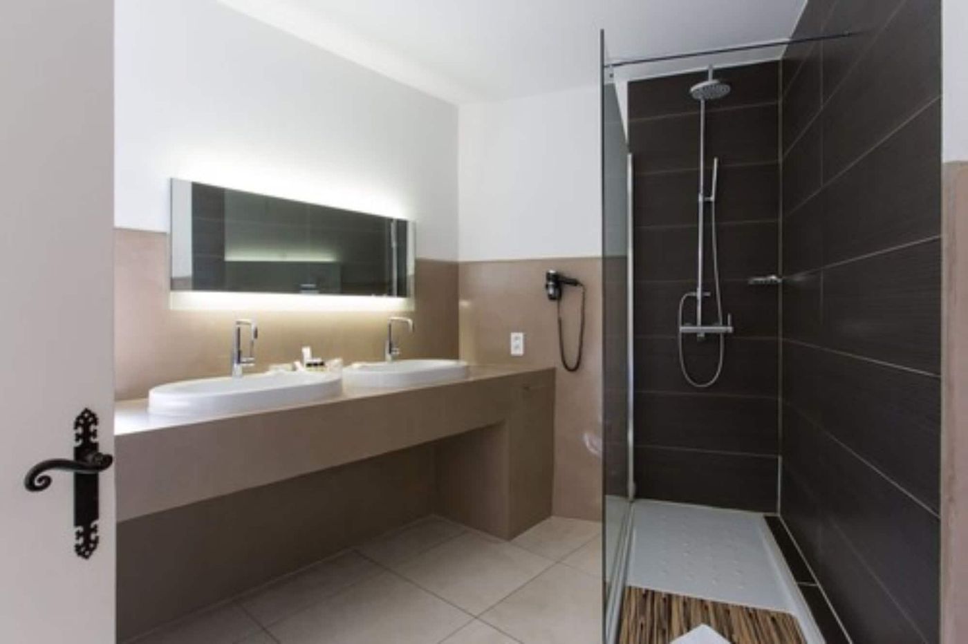 Hotel-les-Capucines-Room-5