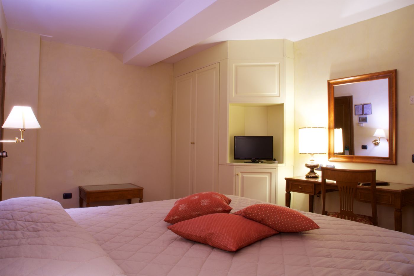 Hotel-La-Luna-Room-25