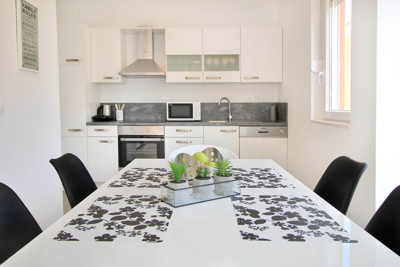 Bacan-Family-Apartments-Room-22