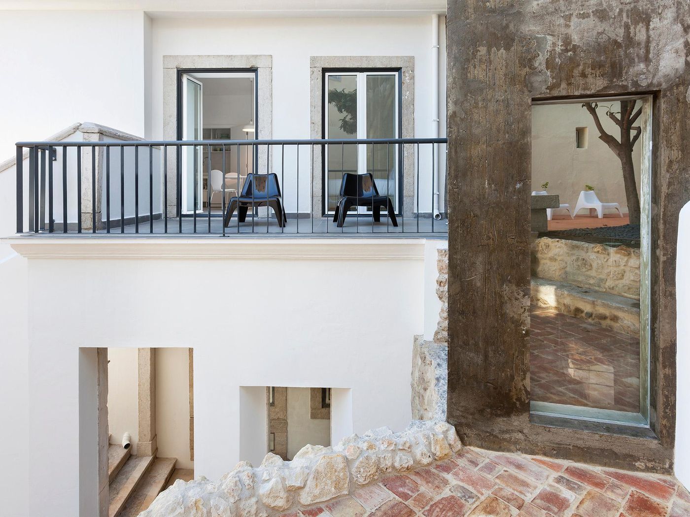 Hello-Lisbon-Castelo-Apartments-Terrace-32