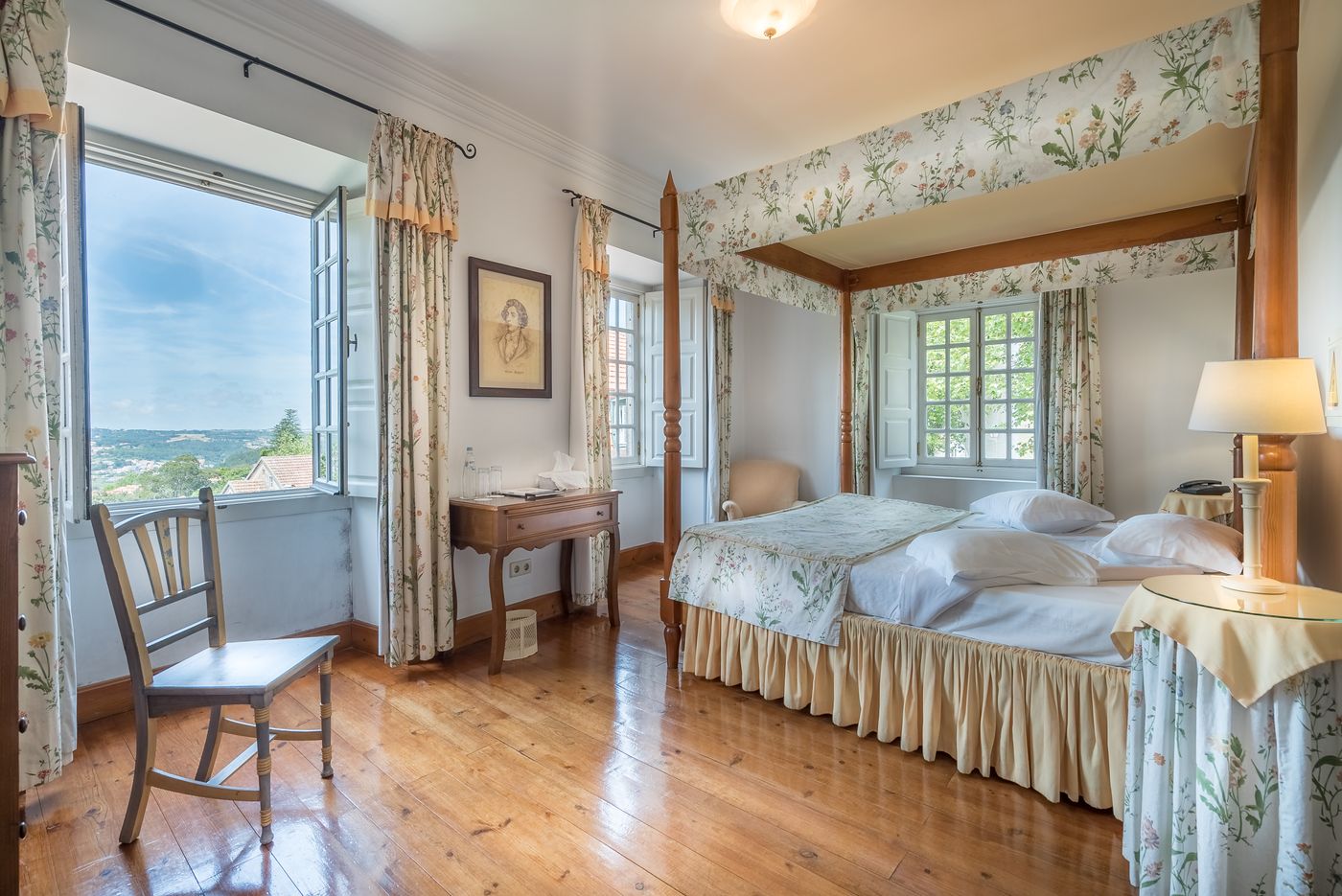 Lawrence-s-Hotel-Room-3