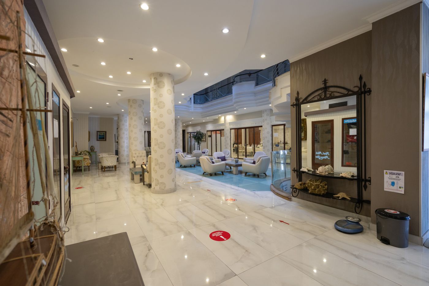 Romance-Beach-Lobby-50