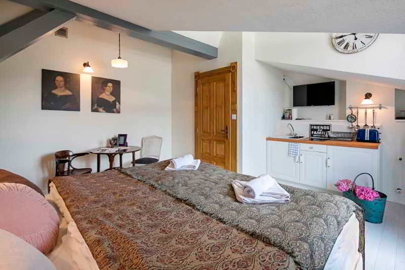 Antique-Apartments-Plac-Szczepanski-Room-57