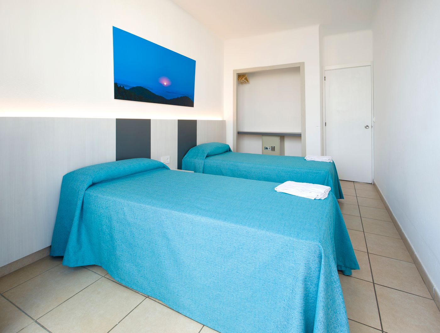 Apartamentos-Tramuntana-Room-14