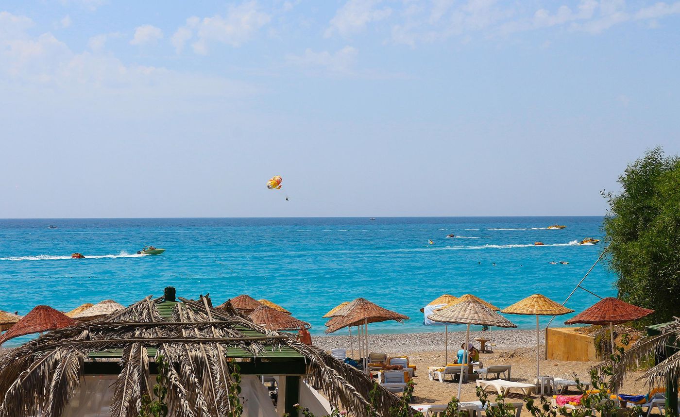 Club-Aqua-Plaza-Beach-87