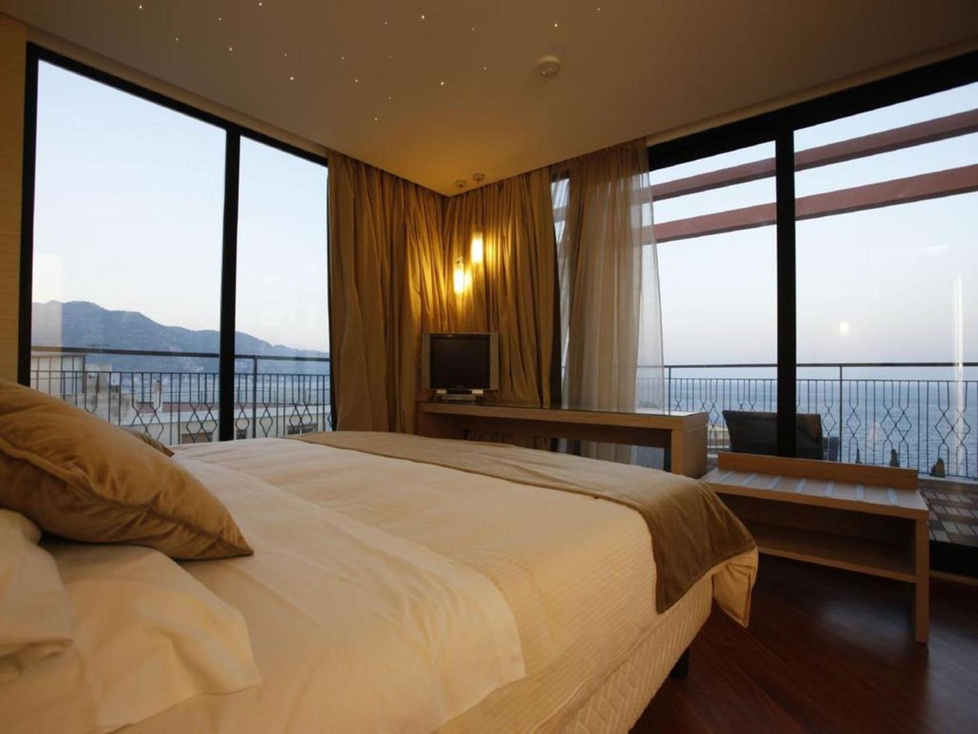 Villa-Esperia-Room-29