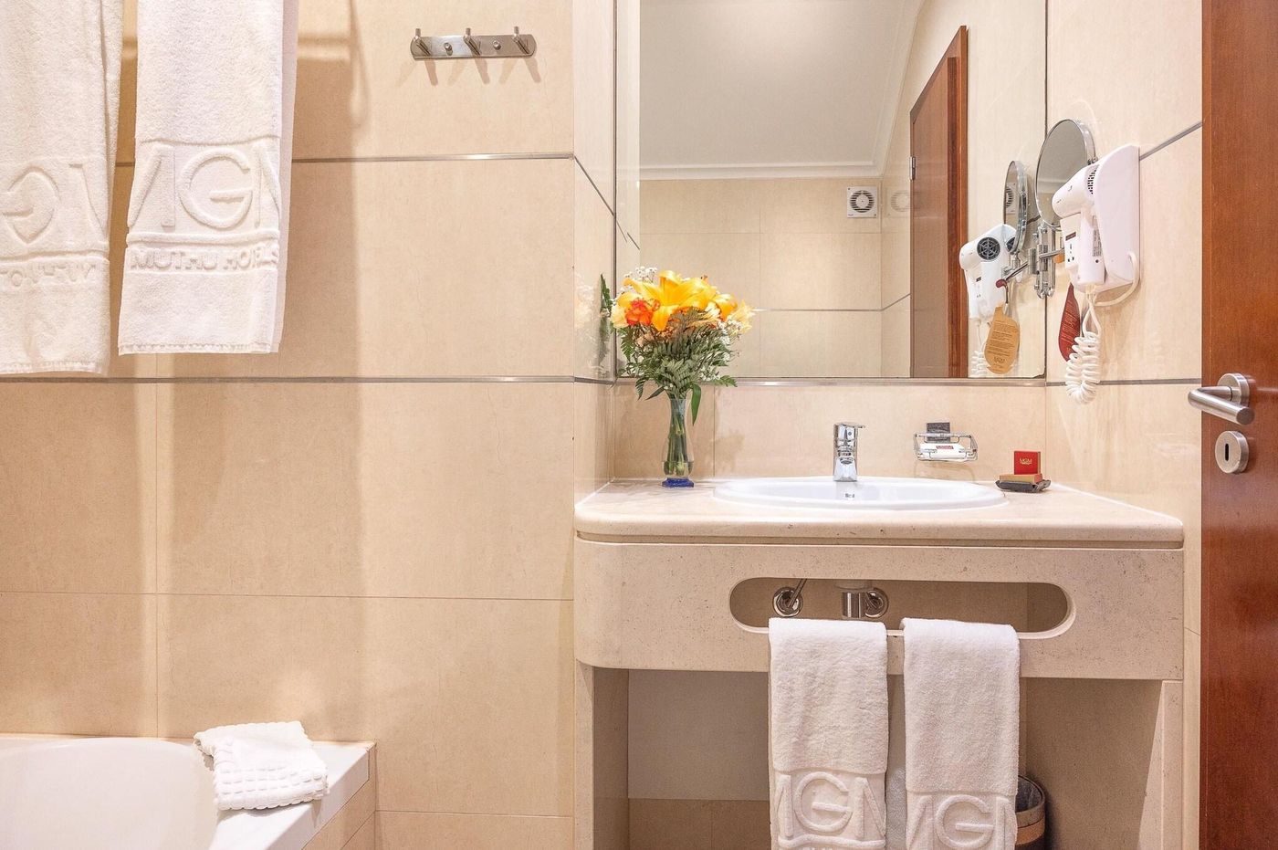 Grand-Muthu-Oura-View-Beach-Club-Room-35