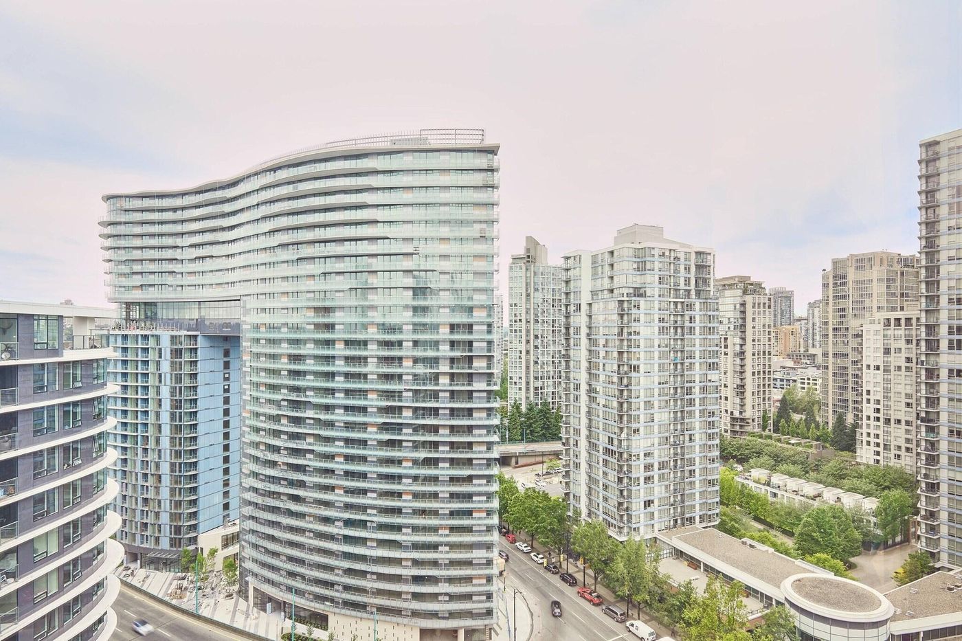 the-DOUGLAS--Autograph-Collection-Room-70