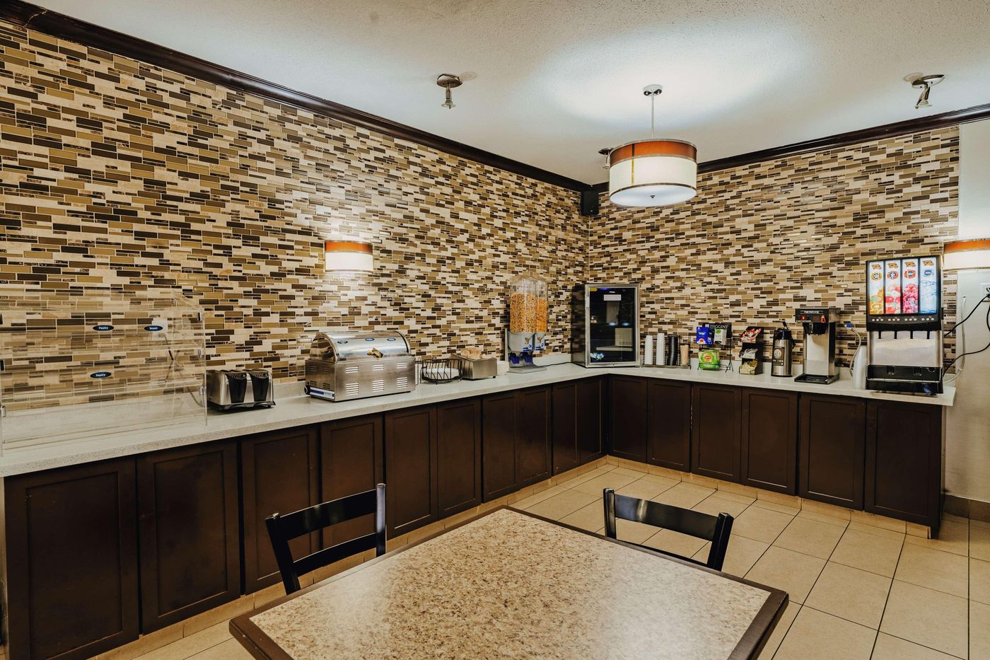 SureStay-Plus-Hotel-by-Best-Western-Coquitlam-Restaurant-10