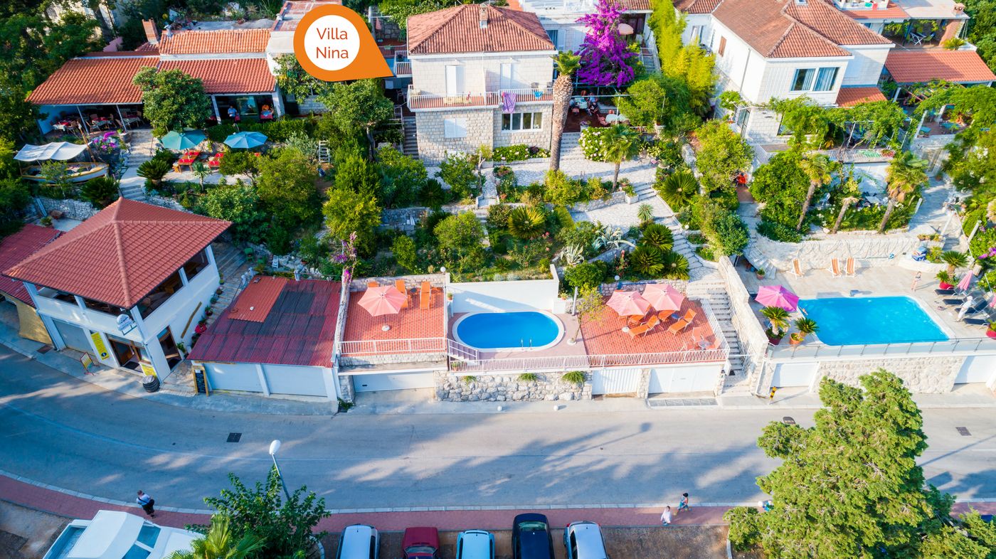 Guest-House-Villa-Nina-Pool-18