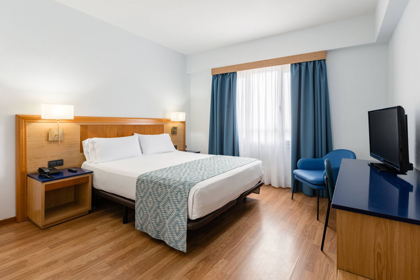 Catalonia-las-Vegas-Room-25