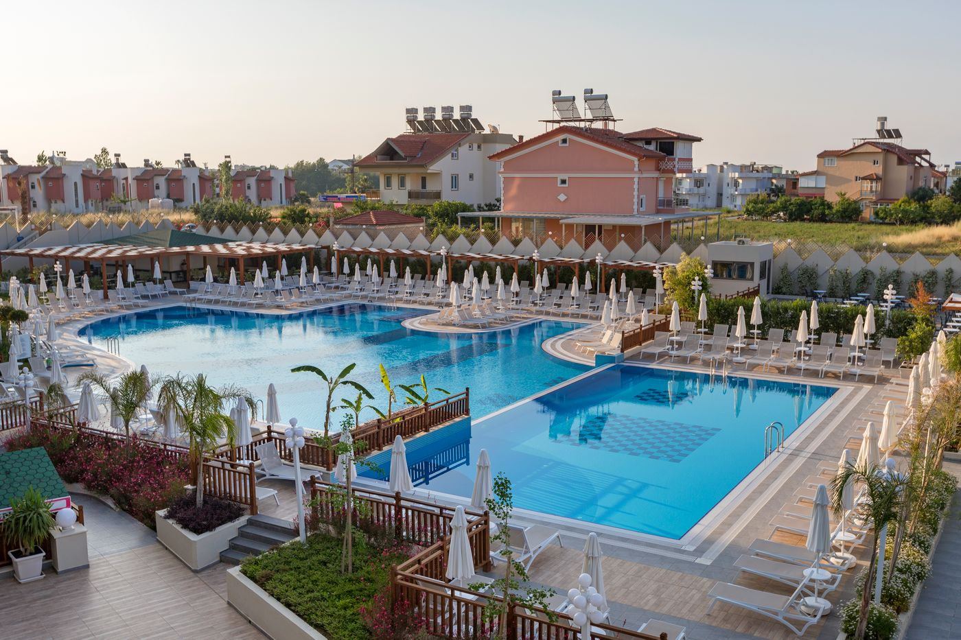 Side-Crown-Sunshine-Pool-5