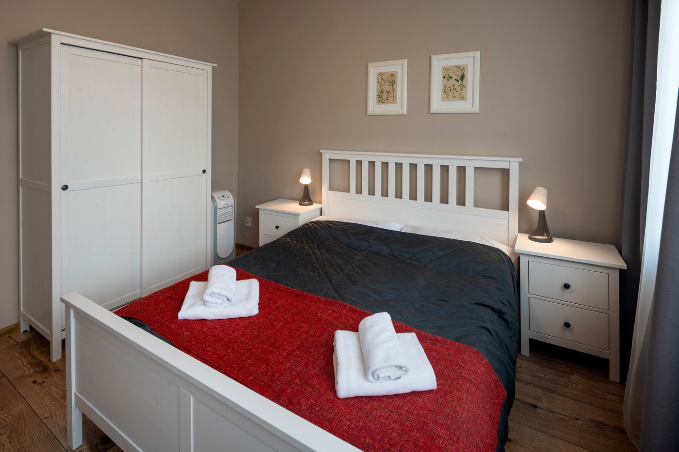 Apple-Apartments-Room-17