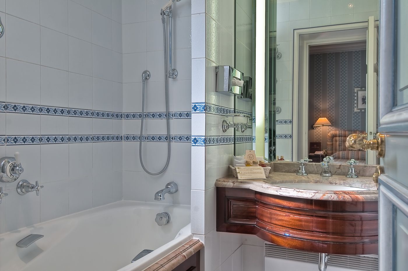 La-Demeure-Montaigne-Room-66