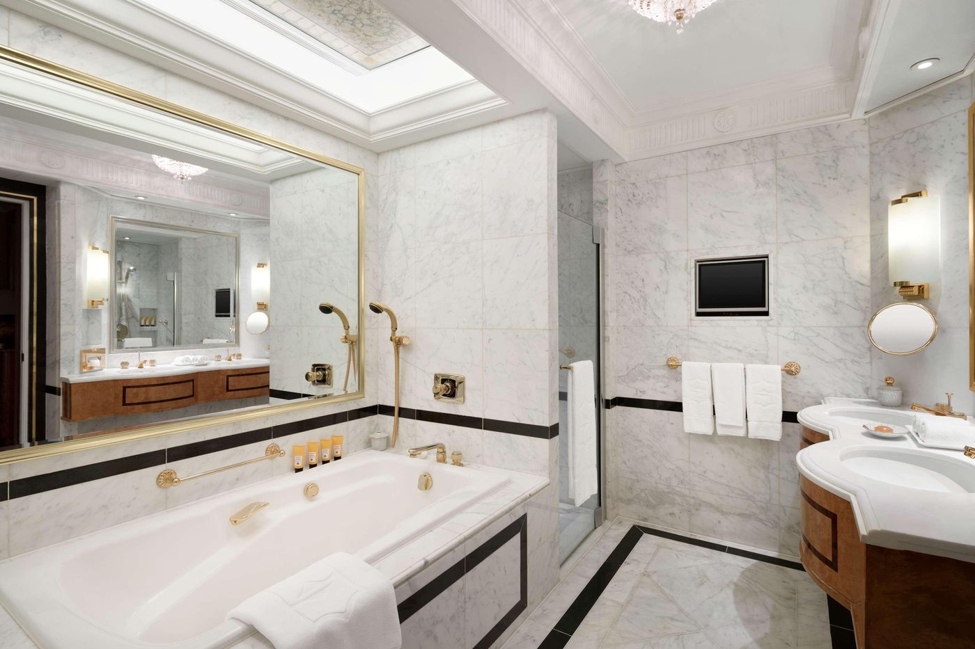 Island-Shangri-La-Hong-Kong-Room-46