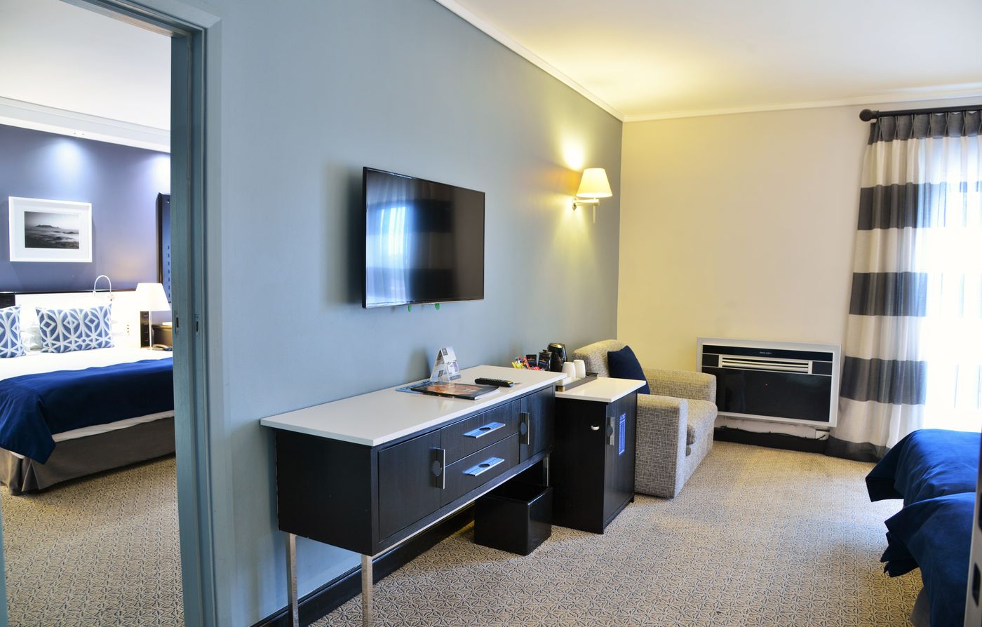 The-Commodore-Room-33