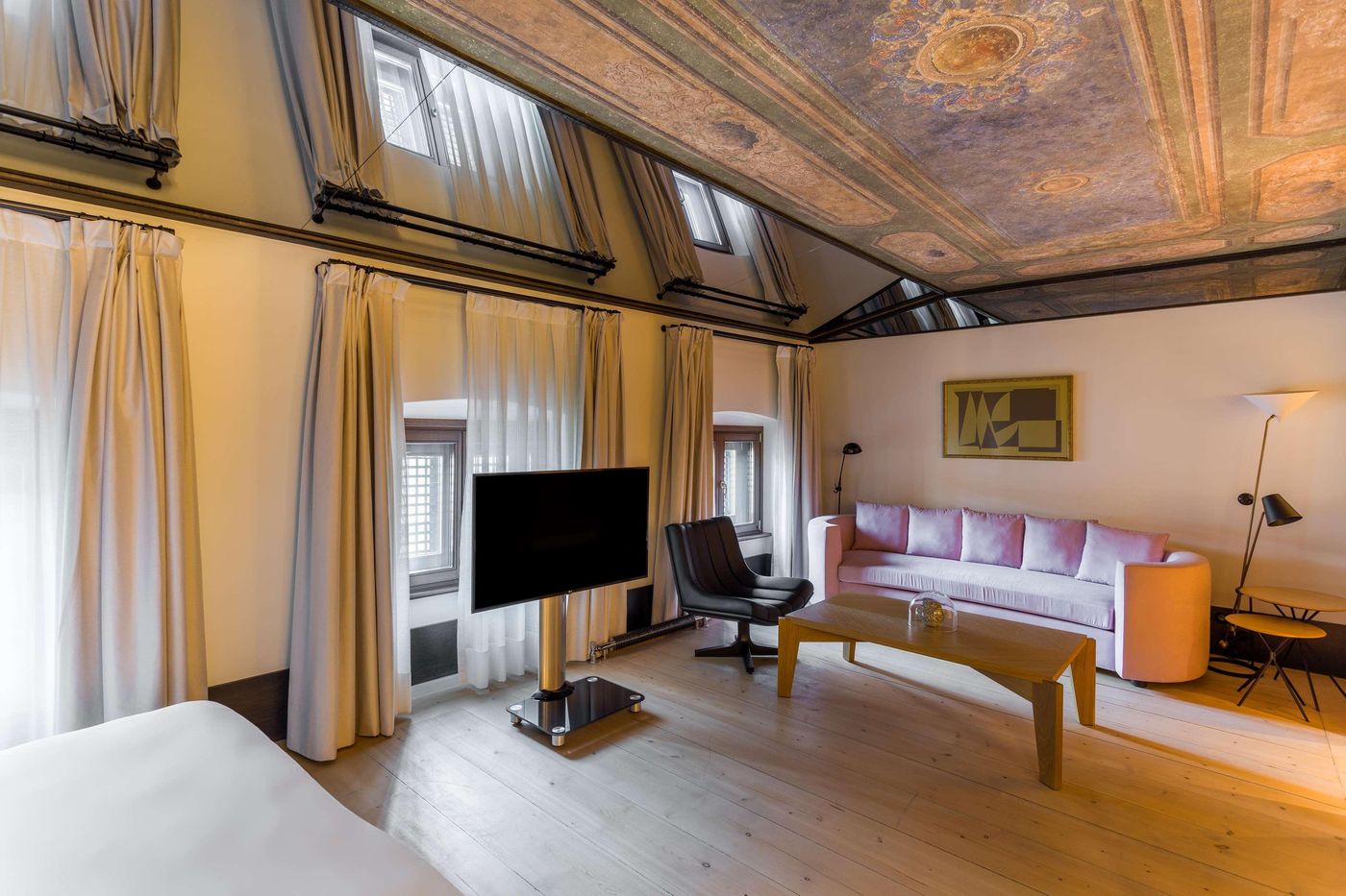 Room-Mate-Emir-Room-48