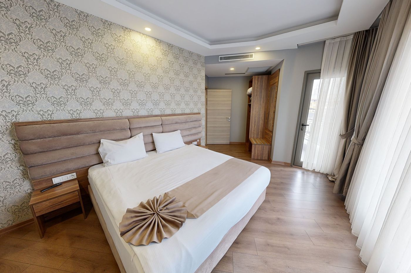 King-City-Hotel-Room-7