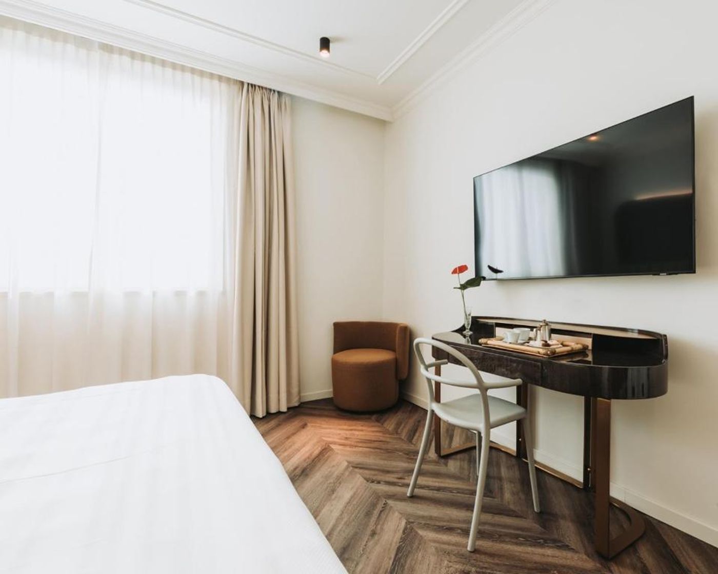 Royal-Garden-Hotel-Room-32