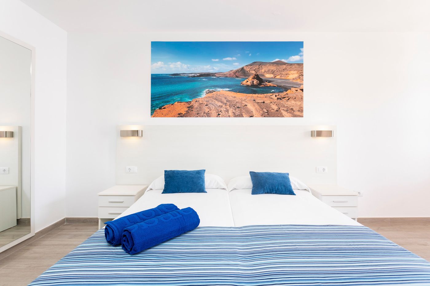 Globales-Costa-Tropical-Room-14