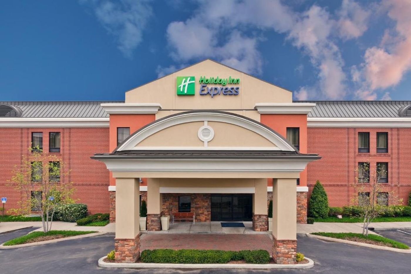 Holiday Inn Express and Suites Brentwood North Nas-United States-BRENTWOOD-General view-2