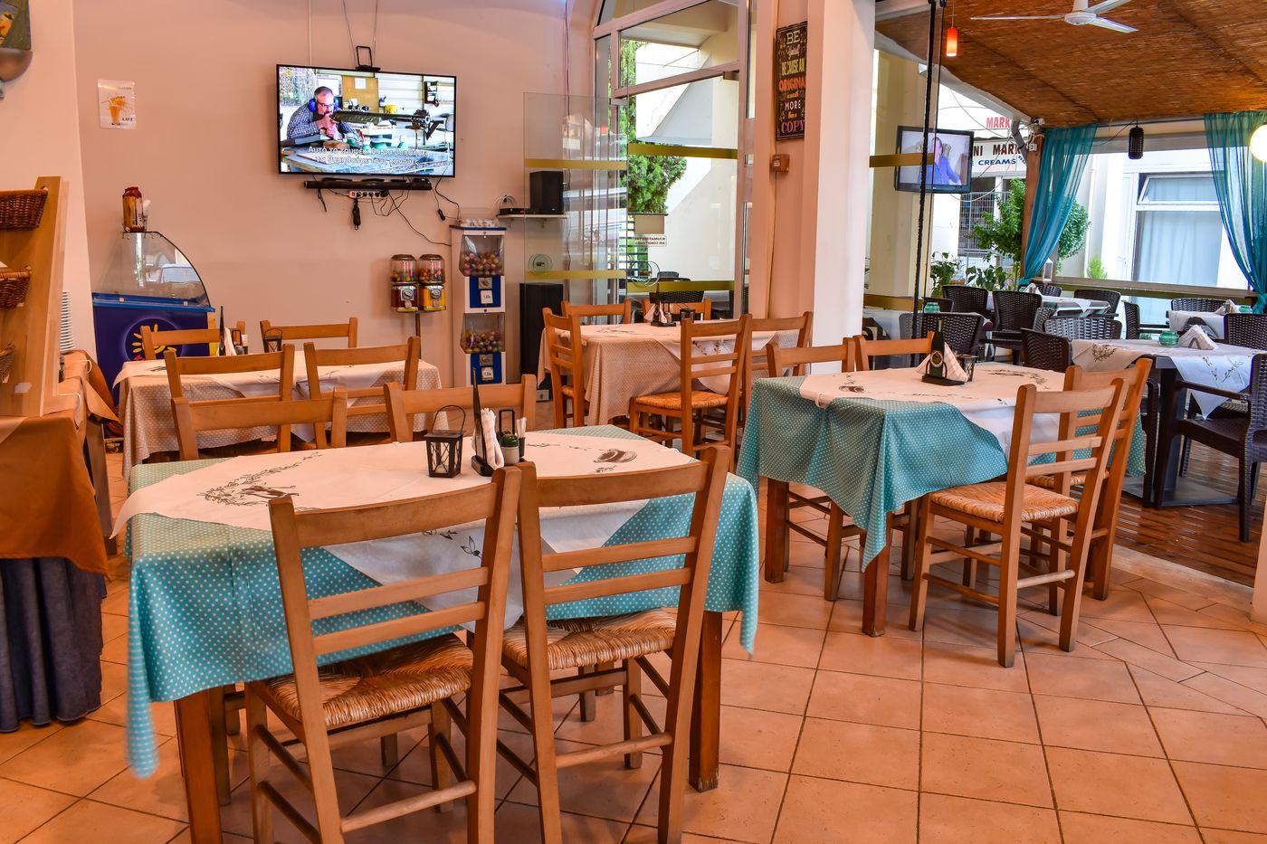 Govino-Bay-Apartments-Restaurant-69