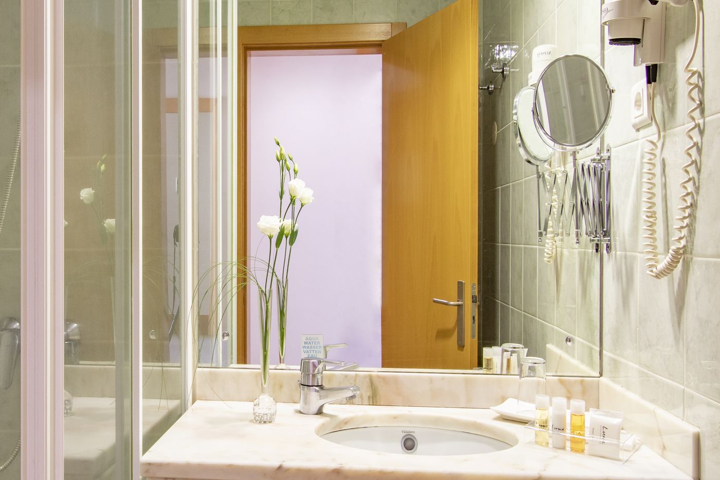 Luna-Esperanca-Centro-Hotel-Room-22