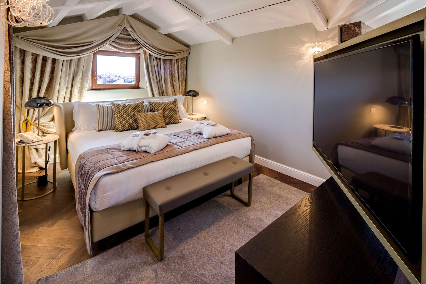 CHC-Continental--BW-Premier-Collection-Room-6