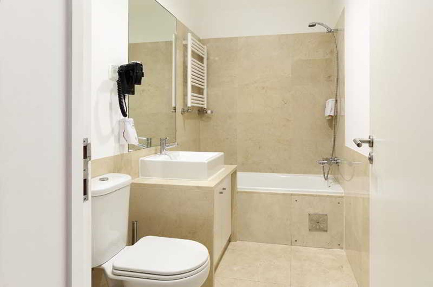 Hello-Lisbon-Bairro-Alto-Room-39