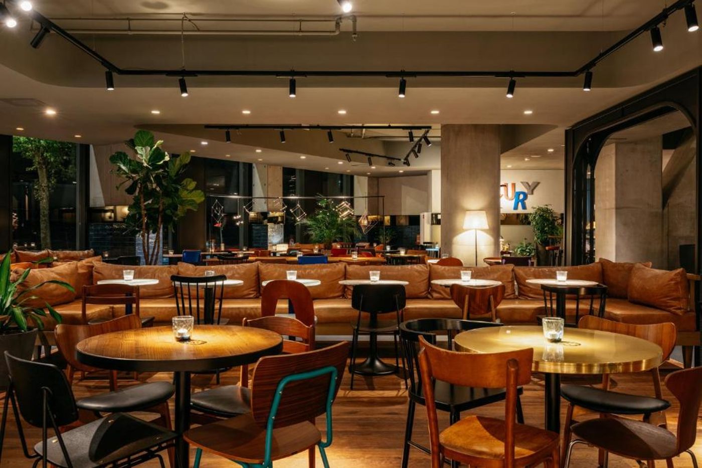 Ruby-Emma-Hotel---Bar-General-view-11