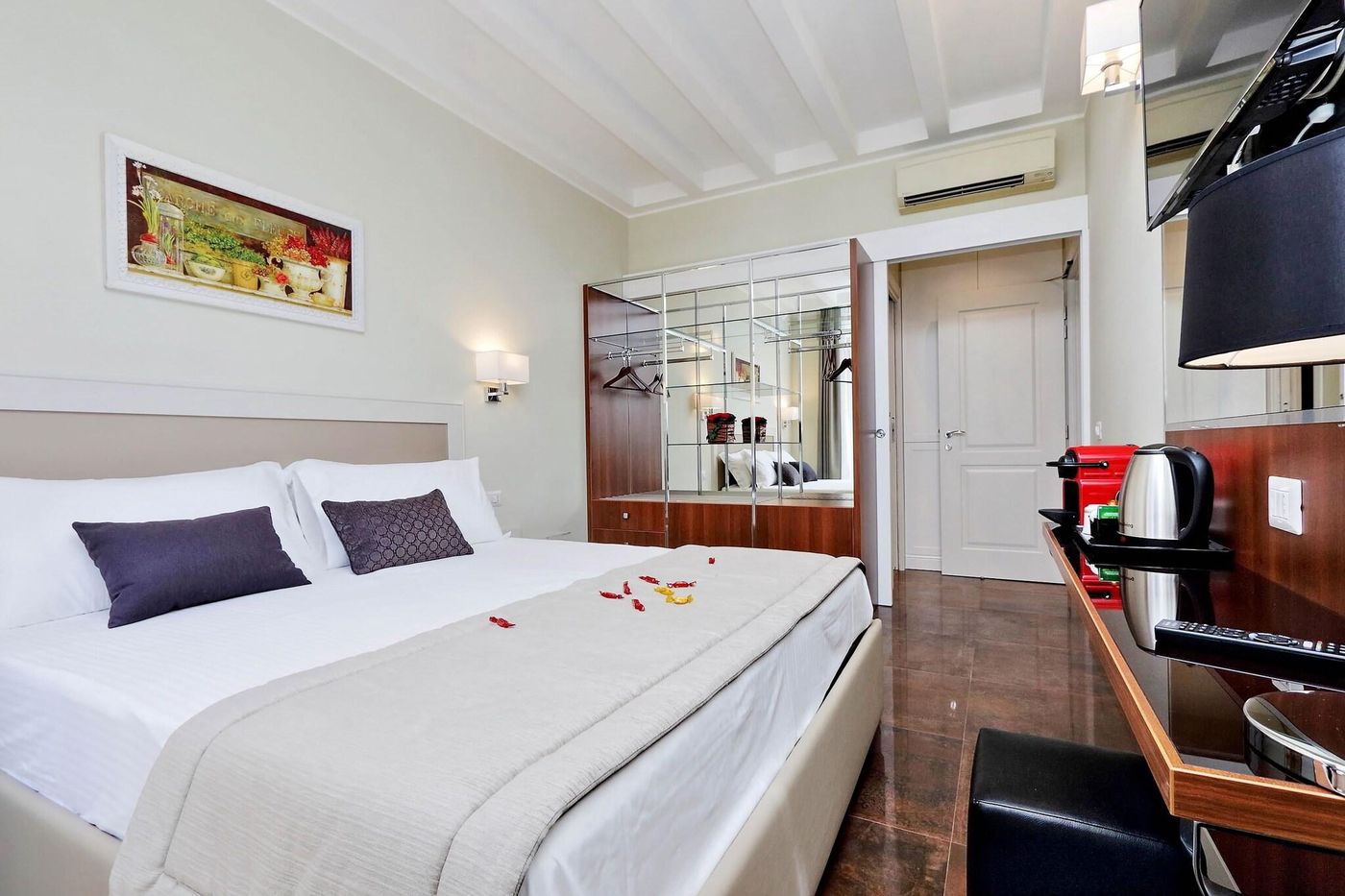 Piazza-Venezia-Grand-Suite-Room-9