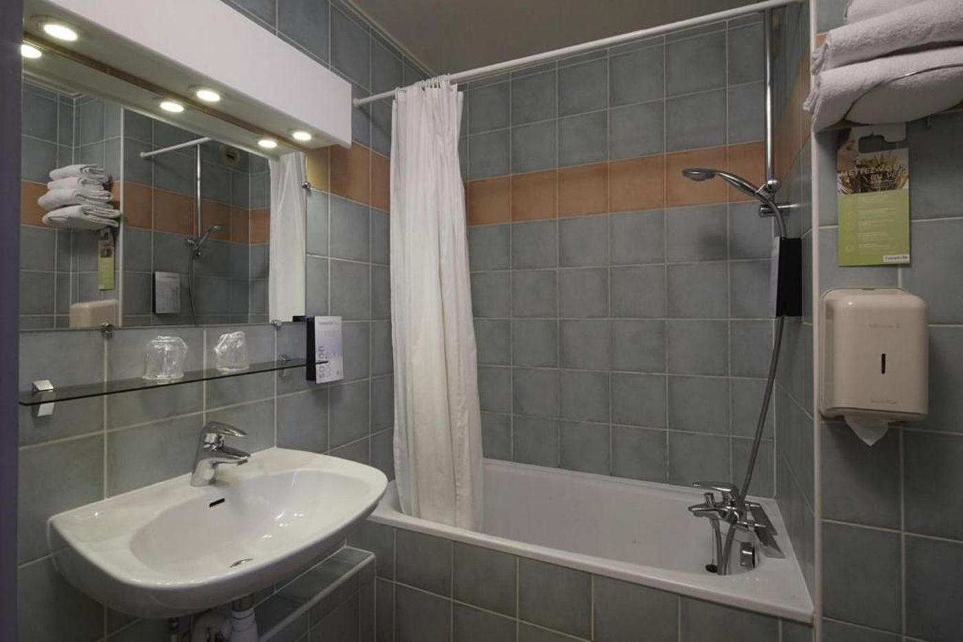 Campanile-Paris14-Maine-Montparnasse-Room-48