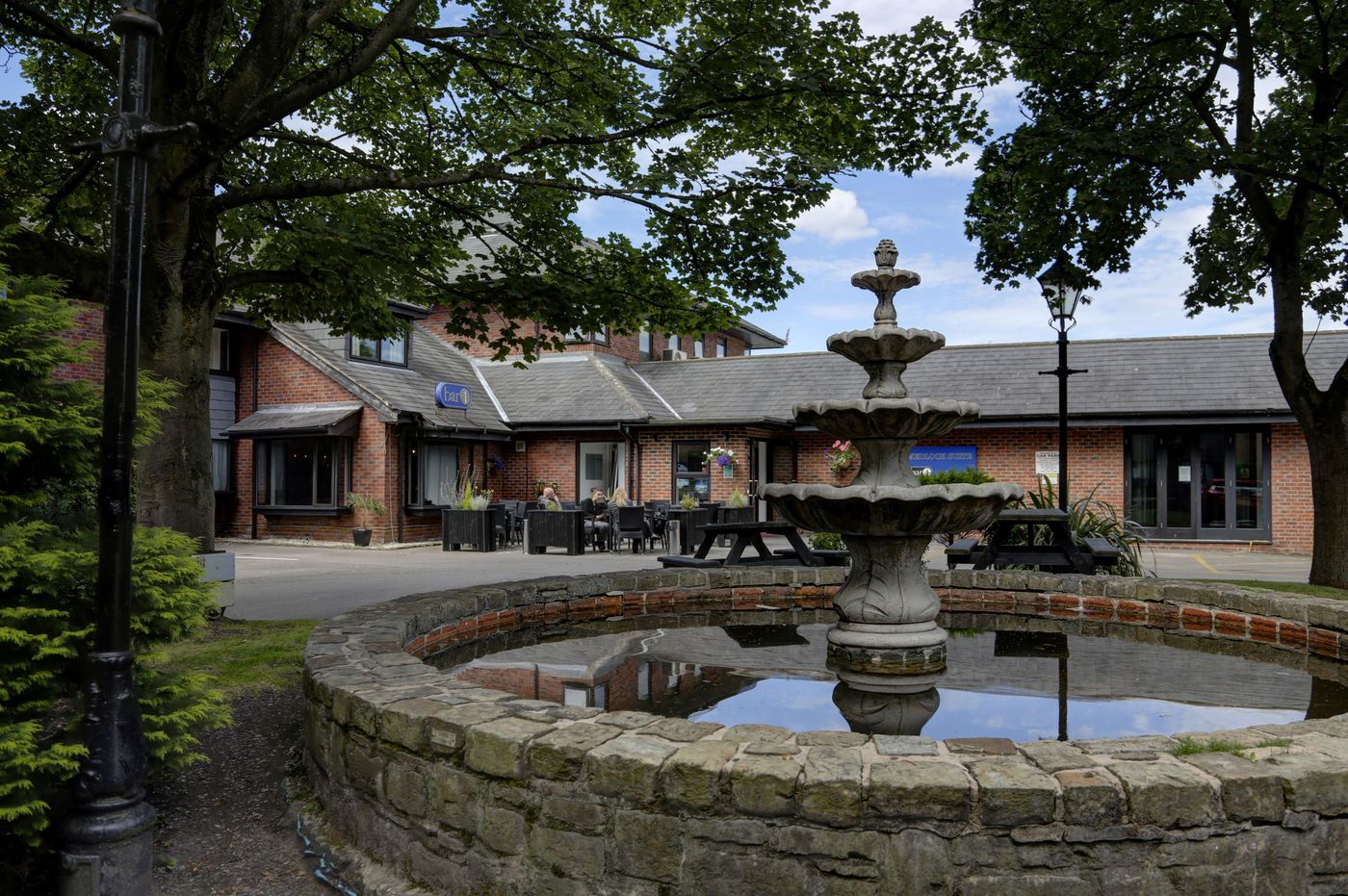 Holiday Inn Manchester - Oldham-United Kingdom-Bardsley-General view-1