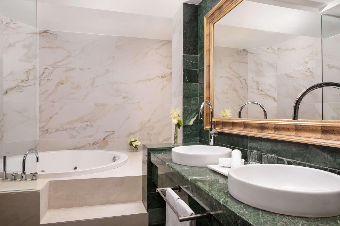 NH-Collection-Madrid-Paseo-del-Prado-Room-33