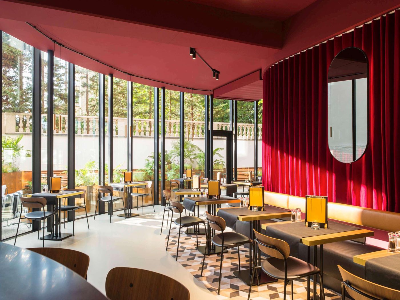 Ibis-Brussels-Centre-Chatelain-General-view-10