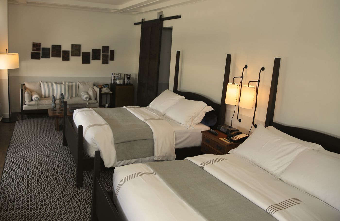 Hollywood-Roosevelt-Room-53