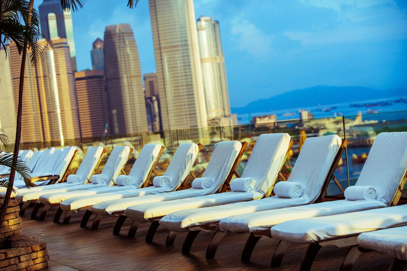 Renaissance-Hong-Kong-Harbour-View-Hotel-Terrace-11