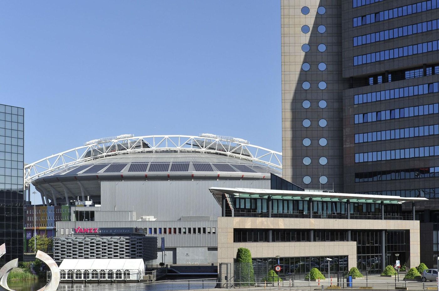 Courtyard-By-Marriott-Amsterdam-Arena-General-view-1
