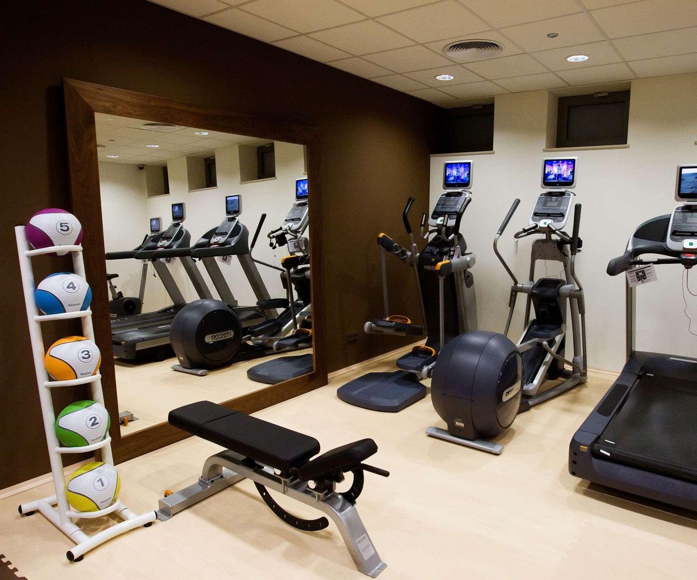 Hilton-Garden-Inn-Krakow-Sports-and-Entertainment-41